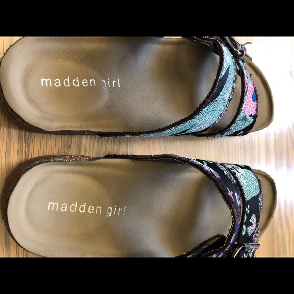 MADDEN GIRL New condition sandals size 6.5 - Picture 4 of 6